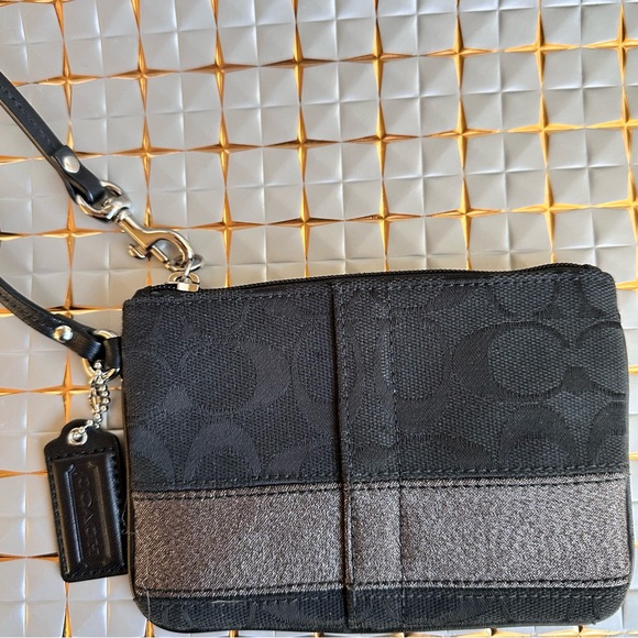 COACH LEATHER WRISTLET WALLET - Picture 4 of 15